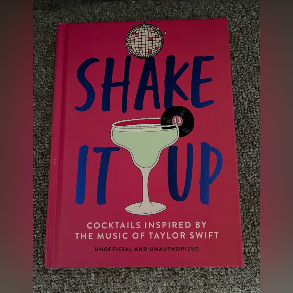 SHAKE IT UP-COCKTAILS INSPIRED BY THE MUSIC OF TAYLOR SWIFT-HARDBACK RECIPE BOOK